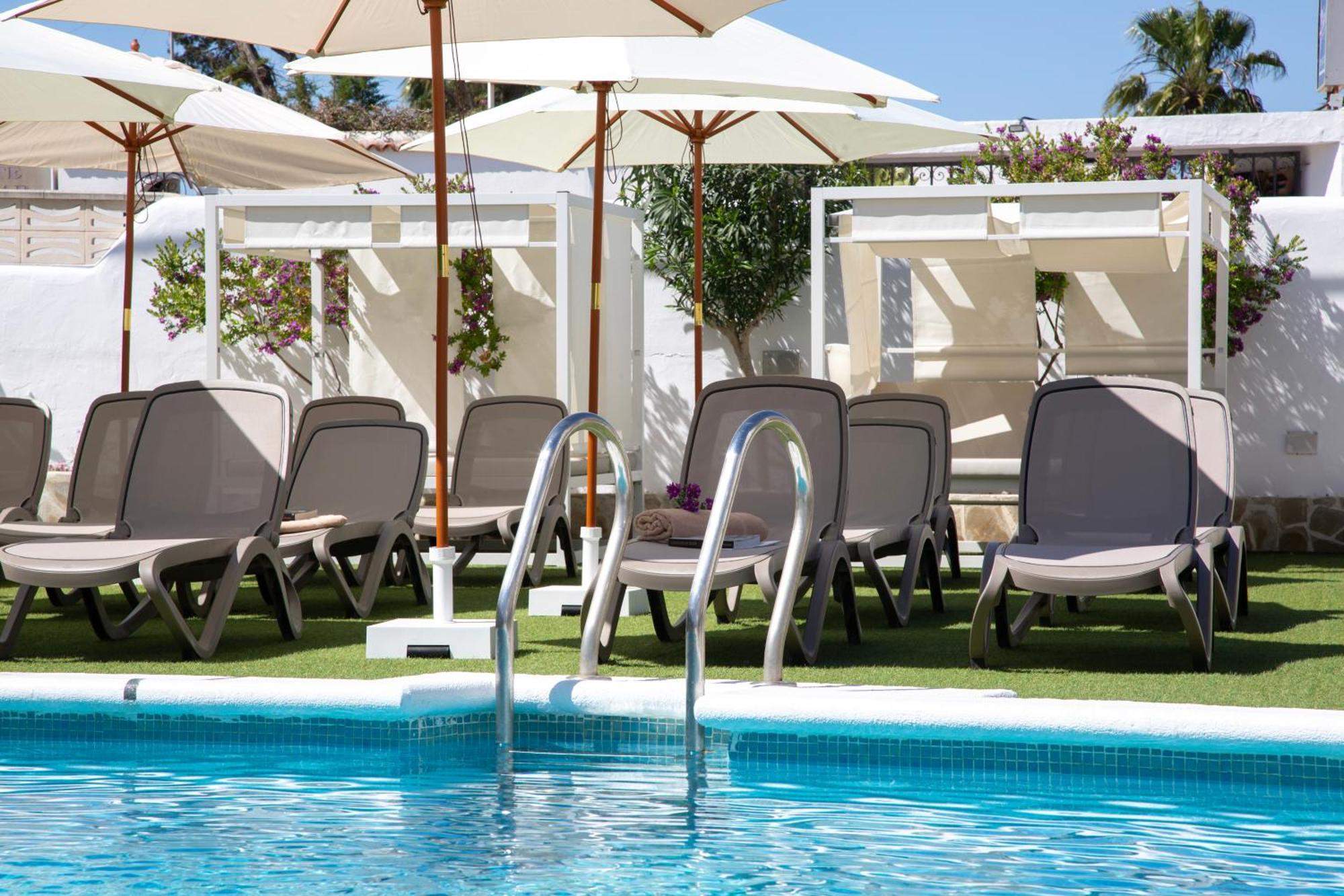 Hotel Bahia Playa San Antonio  Bagian luar foto