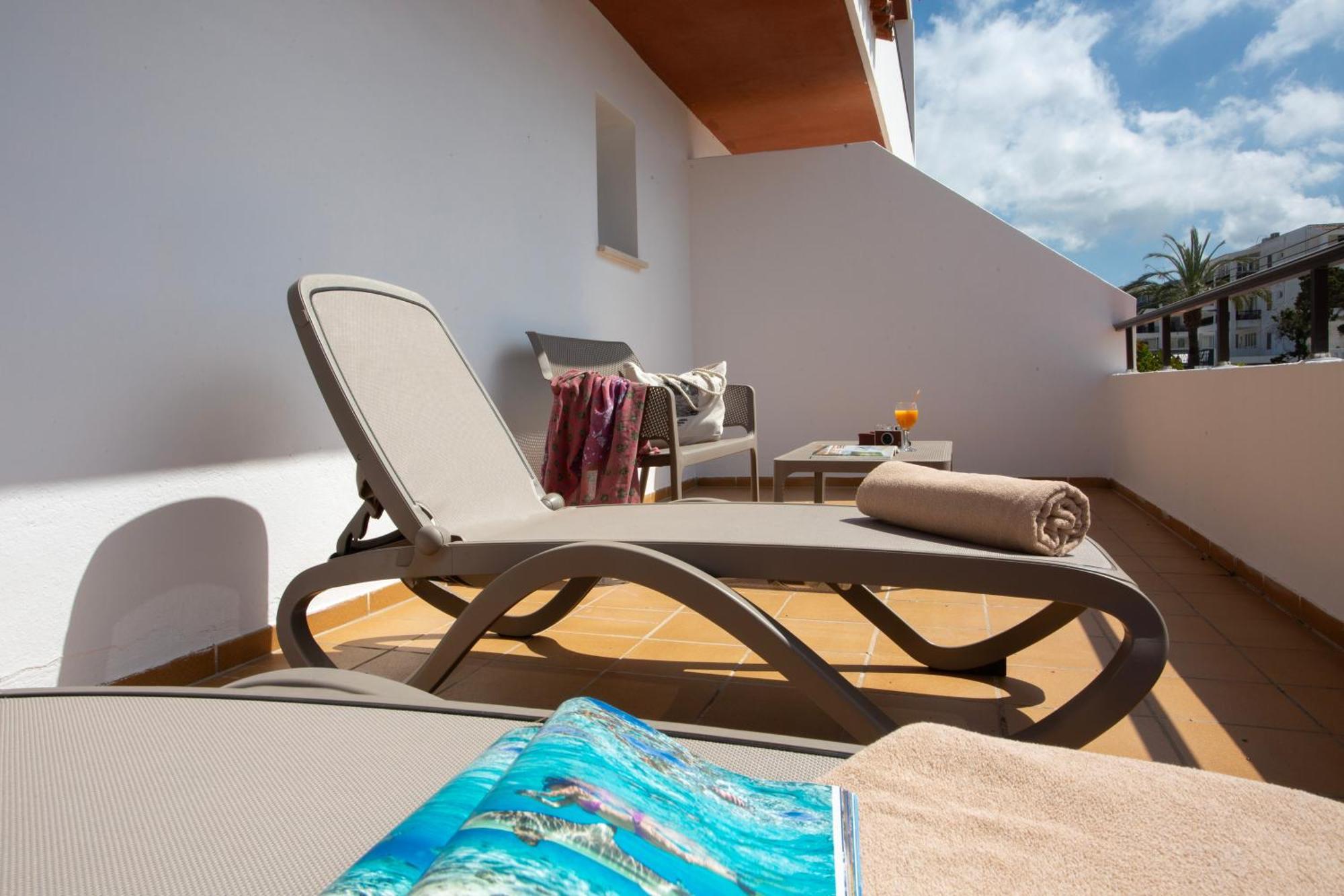 Hotel Bahia Playa San Antonio  Bagian luar foto